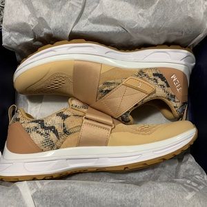 Tiem cycling shoes, women’s size 8